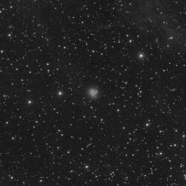 NGC7137 L 5of400s 100percent 768x768 - Маленькая галактика в пыли - NGC7137