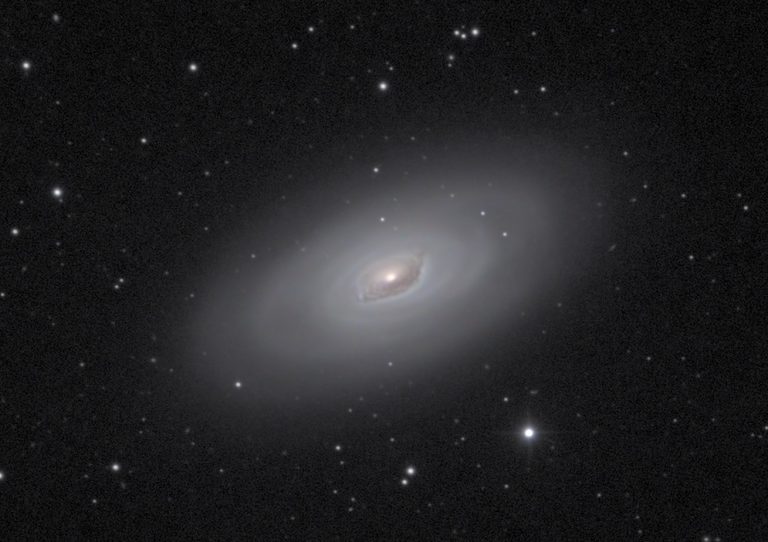 M64 complex 10h 75percent e1498582971922 768x542 - M64 - галактика "Чёрный глаз"